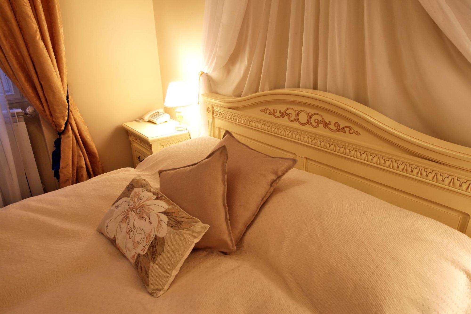 Alisa Hotel KLV Quarto foto